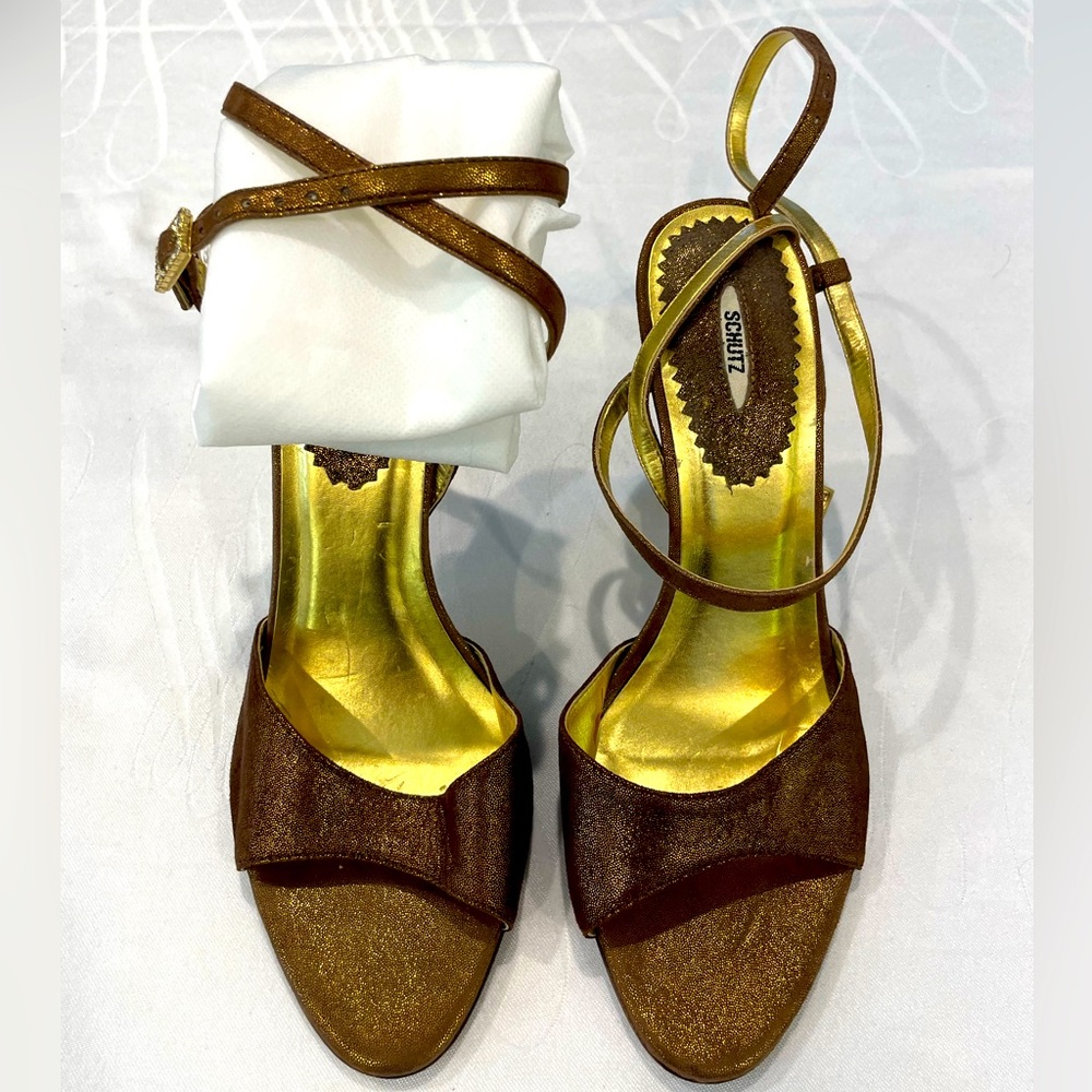 Schultz Bronze Strapped Heel. Made in Brazil